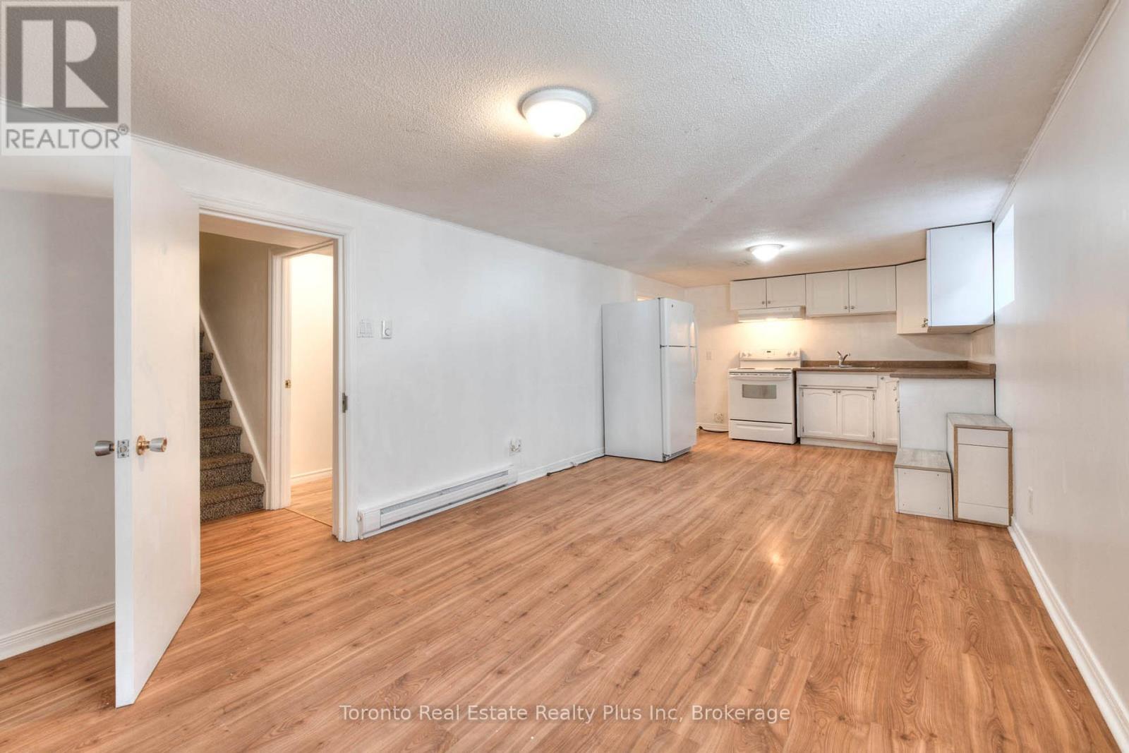 62 Greendale Crescent, Kitchener, ON - Indoor Photo Showing Kitchen