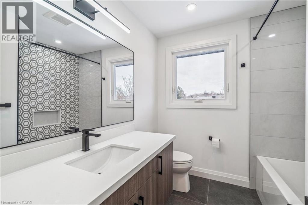 Sedcond Floor - Main Bathroom - 82 Marilyn Street, Caledon East, ON - Indoor Photo Showing Bathroom