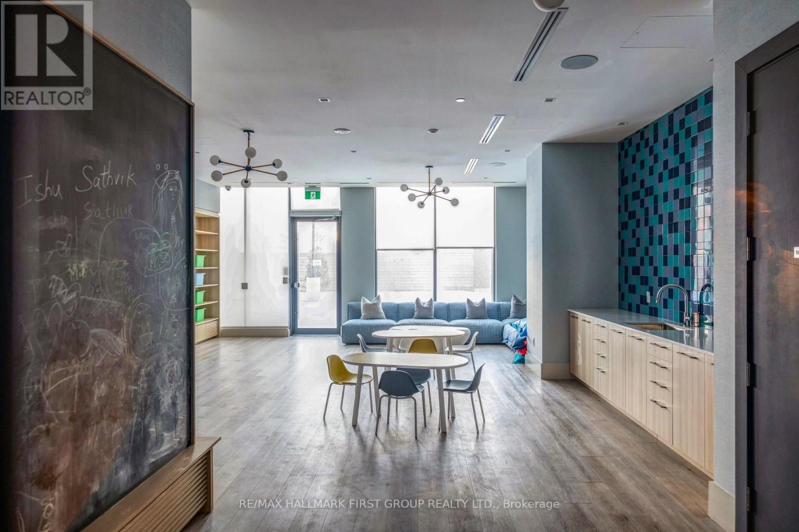 202 - 2545 Simcoe Street N, Oshawa (Windfields), ON - Indoor