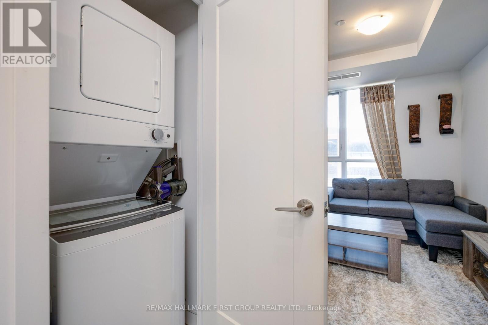 202 - 2545 Simcoe Street N, Oshawa (Windfields), ON - Indoor Photo Showing Laundry Room