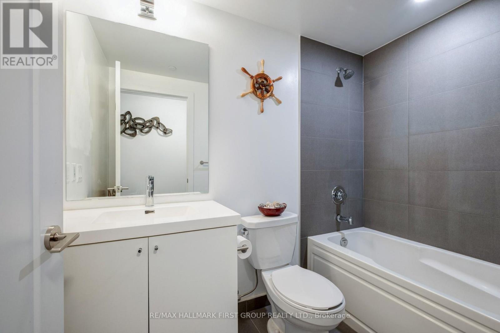 202 - 2545 Simcoe Street N, Oshawa (Windfields), ON - Indoor Photo Showing Bathroom