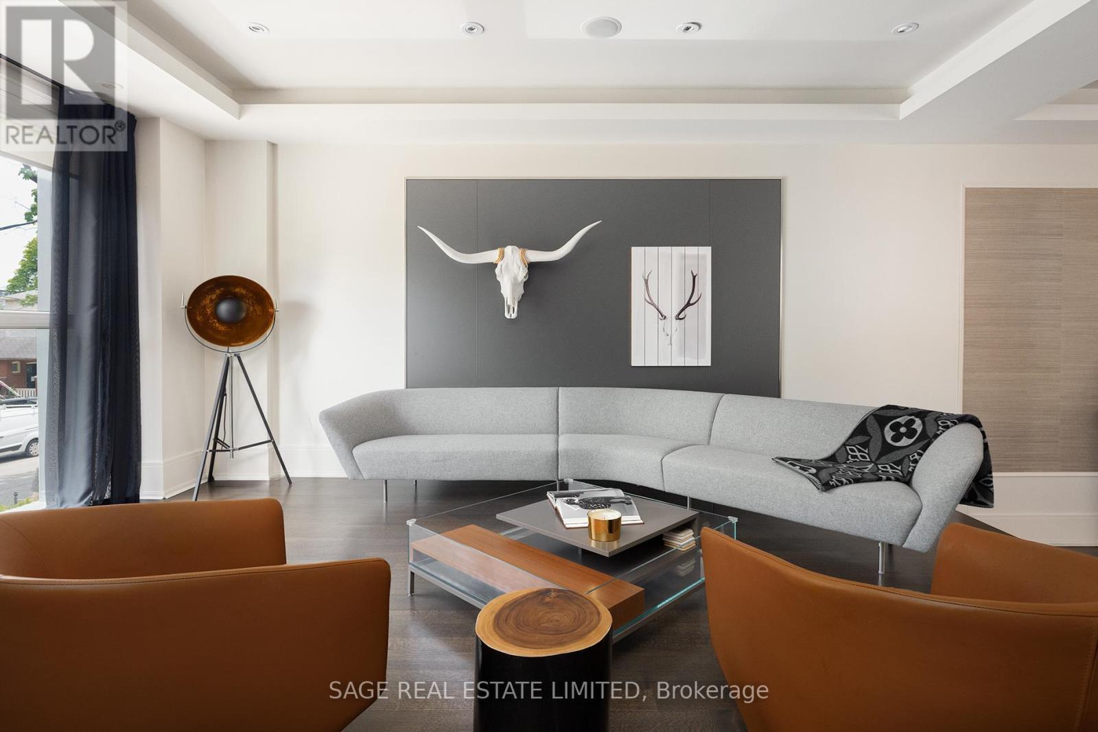 40 Hoyle Avenue, Toronto, ON - Indoor Photo Showing Living Room
