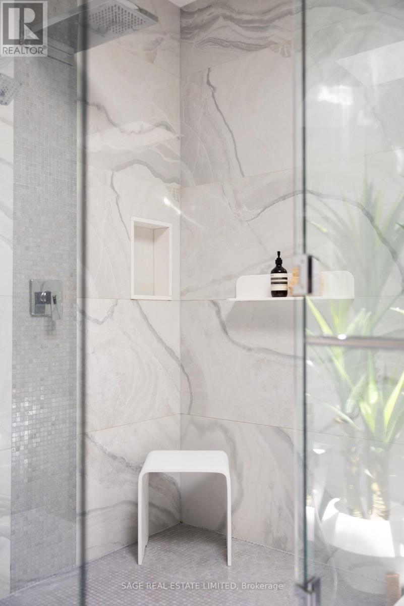 40 Hoyle Avenue, Toronto, ON - Indoor Photo Showing Bathroom