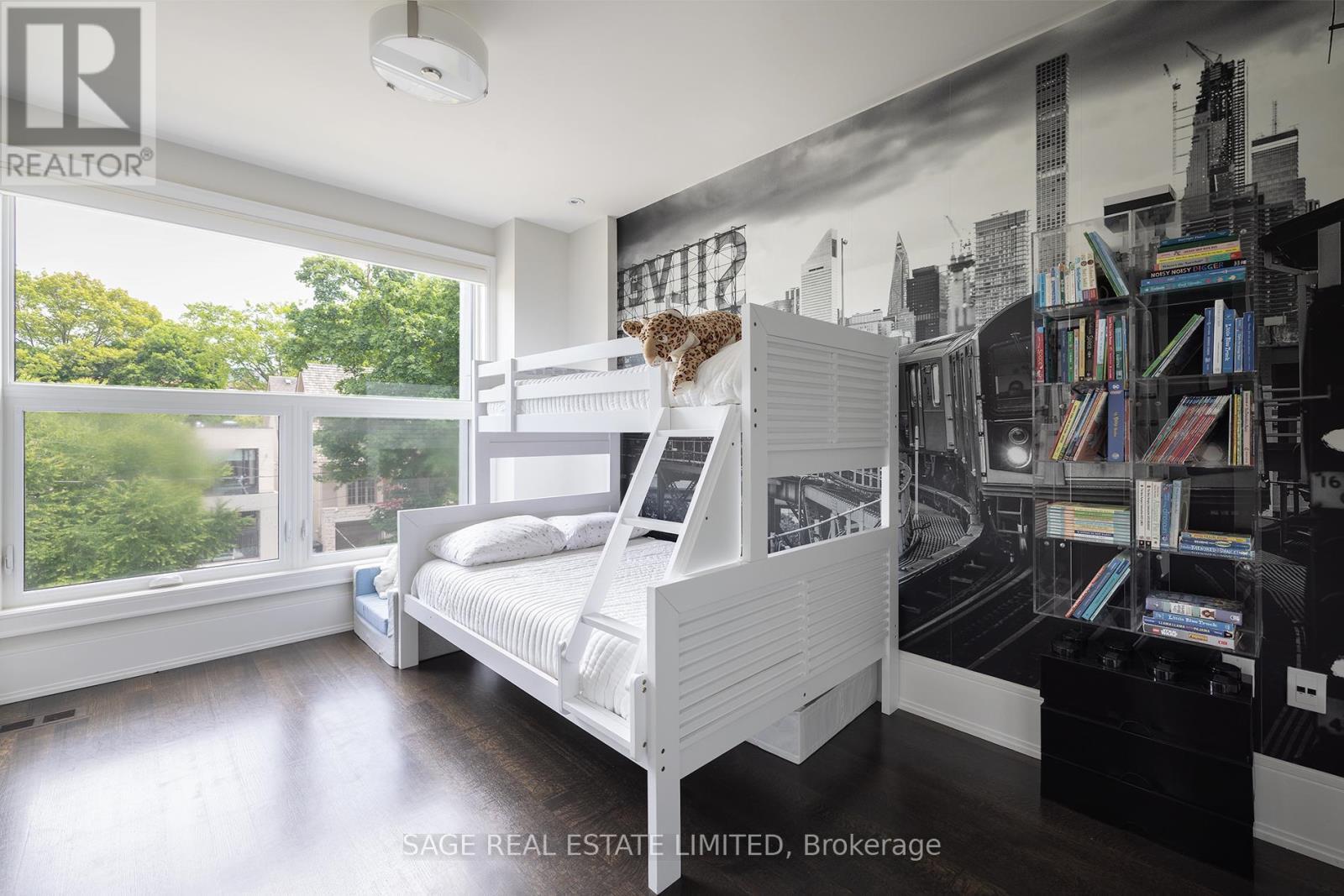 40 Hoyle Avenue, Toronto, ON - Indoor Photo Showing Bedroom