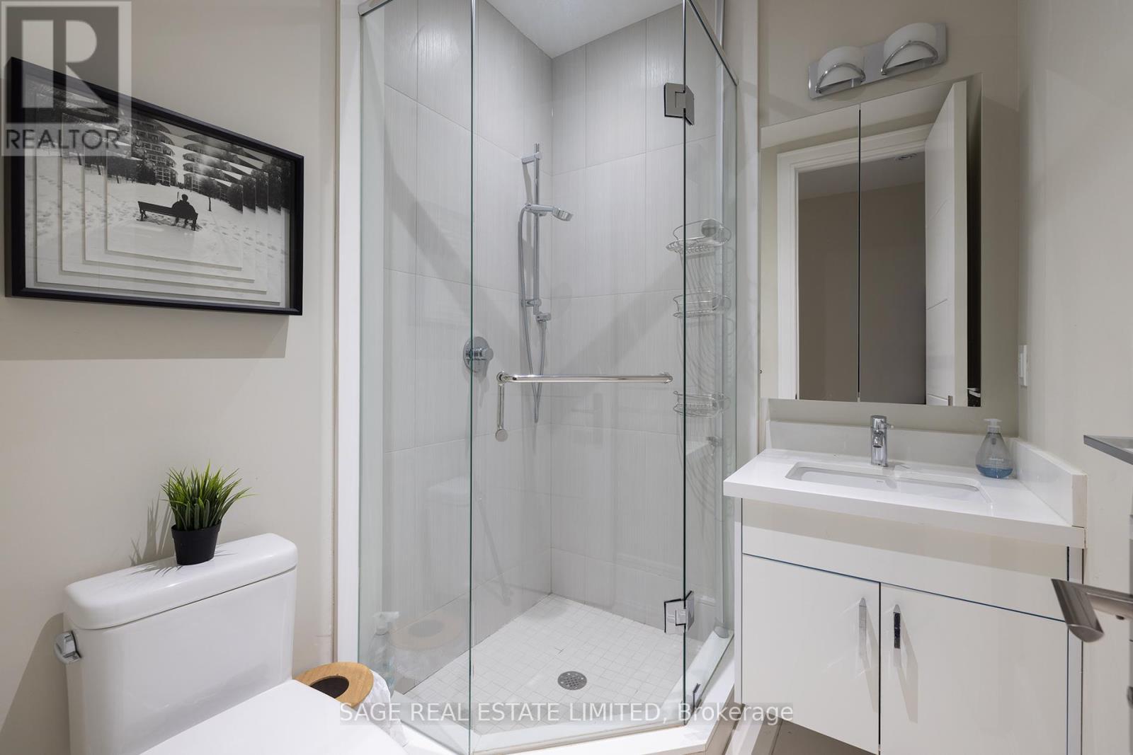 40 Hoyle Avenue, Toronto, ON - Indoor Photo Showing Bathroom