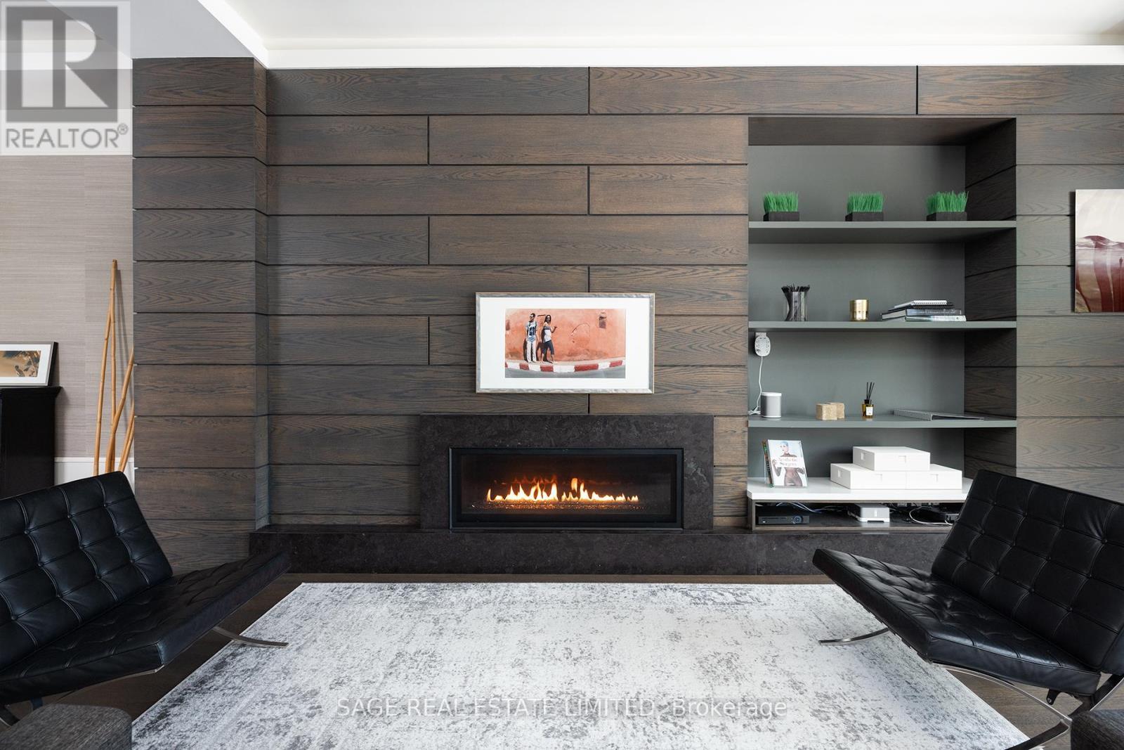 40 Hoyle Avenue, Toronto, ON - Indoor Photo Showing Living Room With Fireplace
