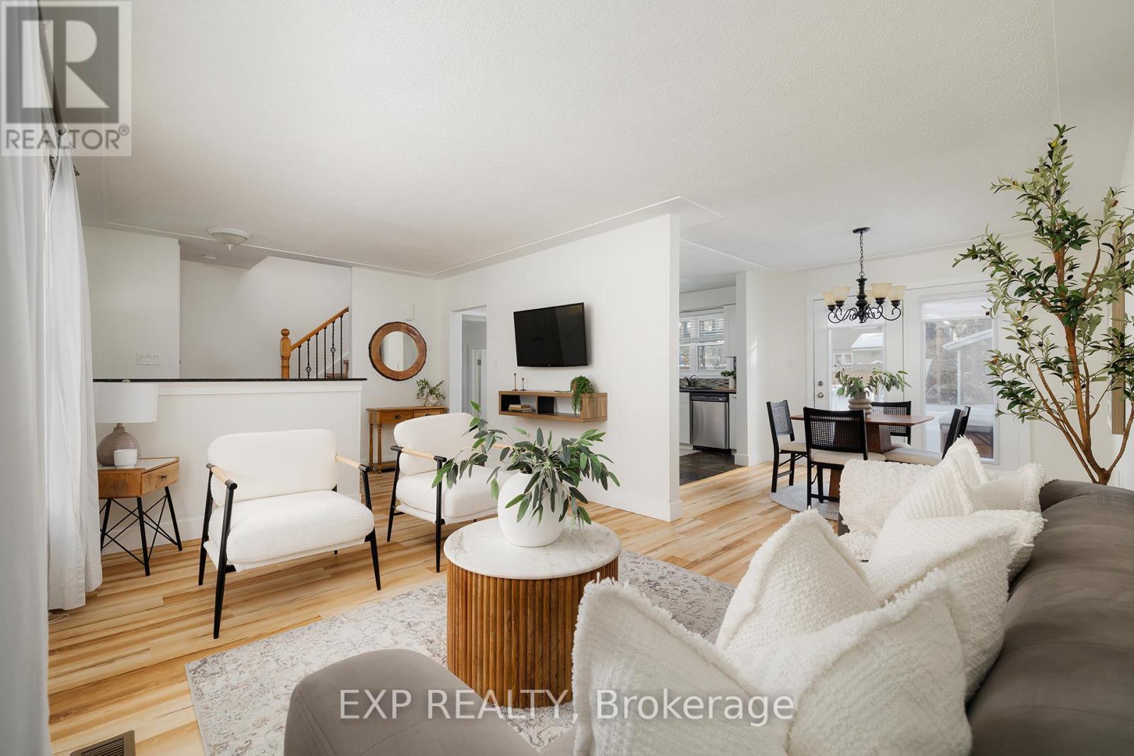 23 Dooley Drive, Kitchener, ON - Indoor Photo Showing Living Room