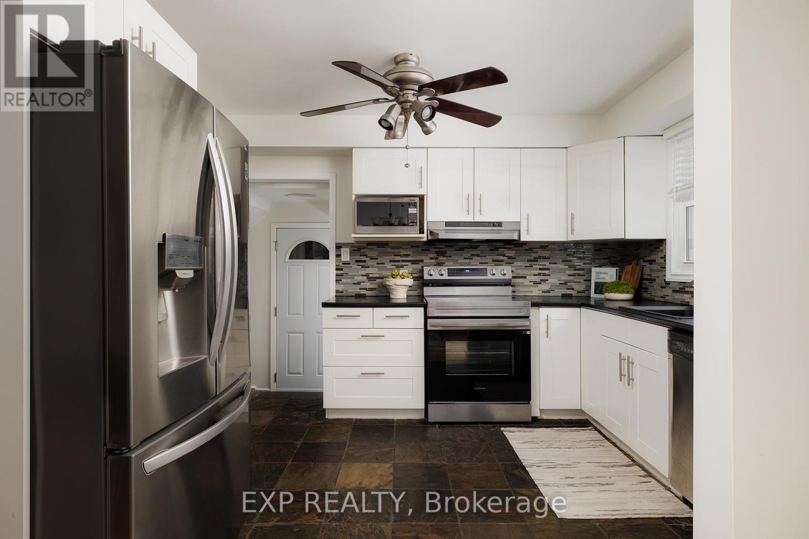 23 Dooley Drive, Kitchener, ON - Indoor Photo Showing Kitchen With Upgraded Kitchen