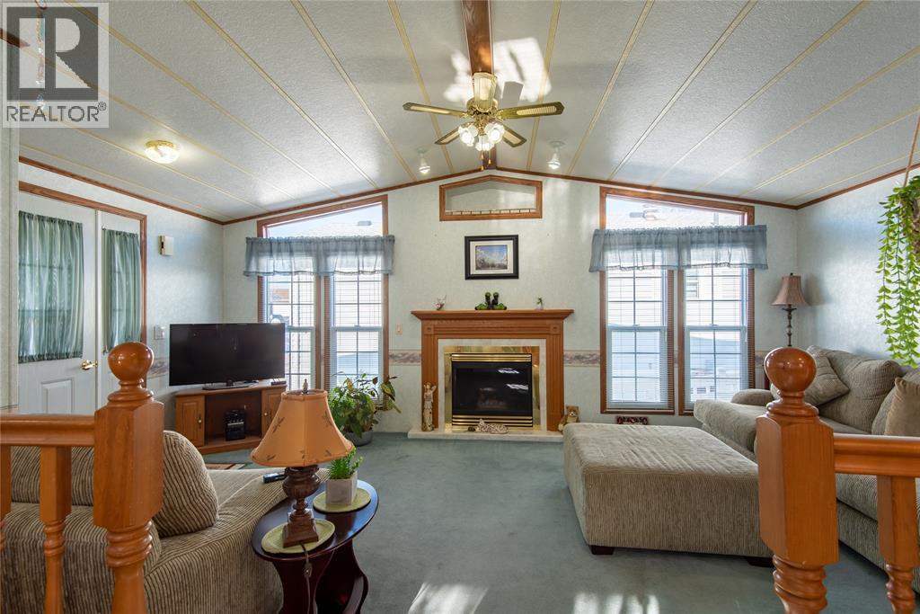 5700 Blackwell Sideroad Unit# 271, Sarnia, ON - Indoor Photo Showing Living Room With Fireplace