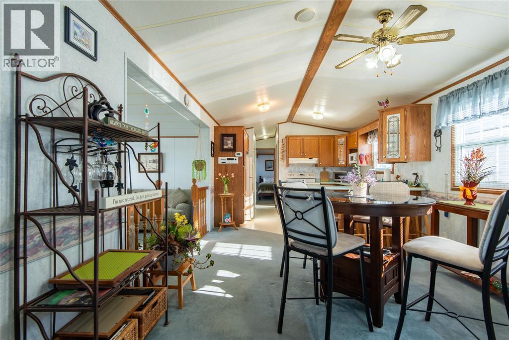 5700 Blackwell Sideroad Unit# 271, Sarnia, ON - Indoor Photo Showing Dining Room