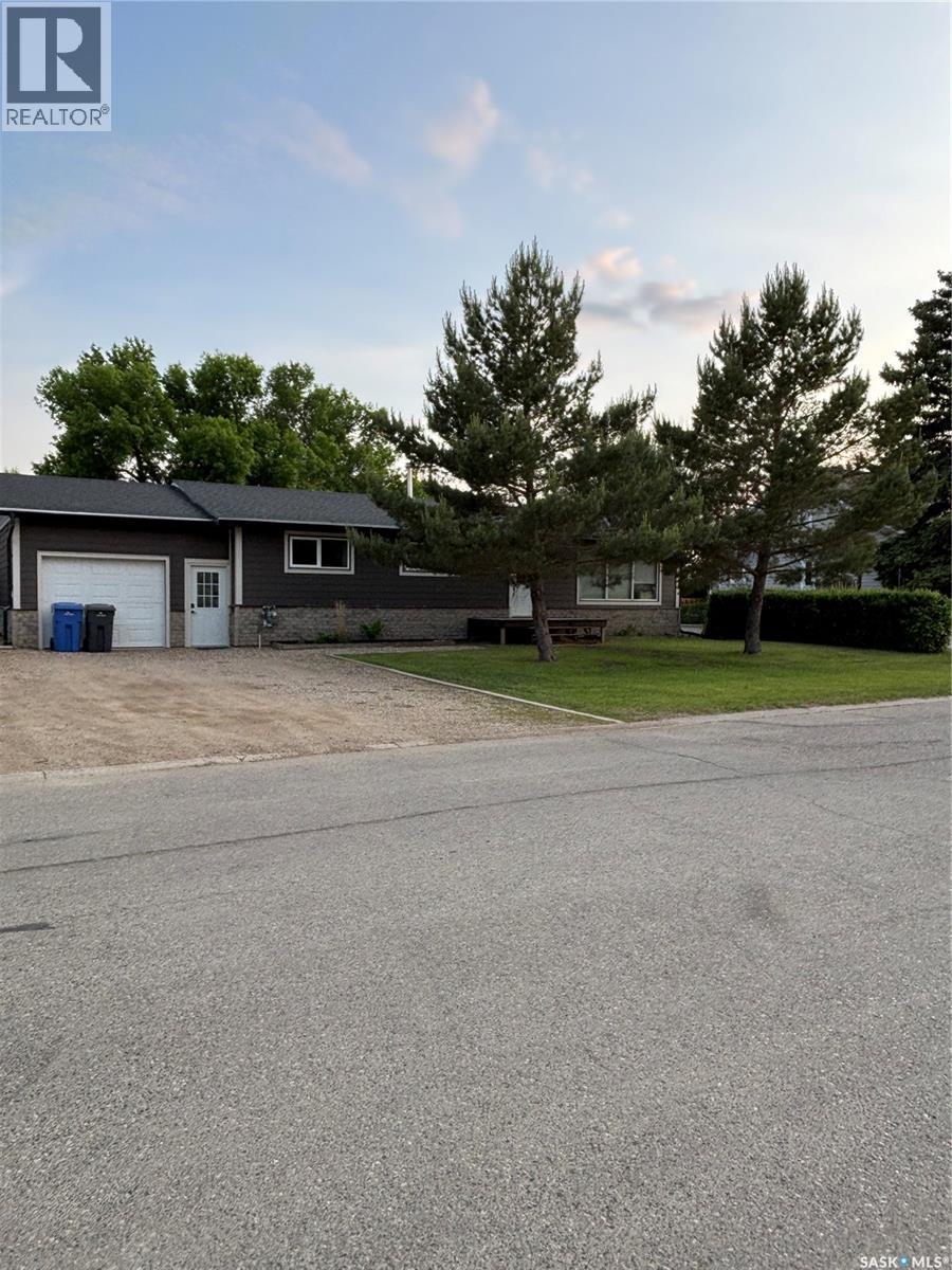 845 Prospect Avenue, Oxbow, SK - Outdoor