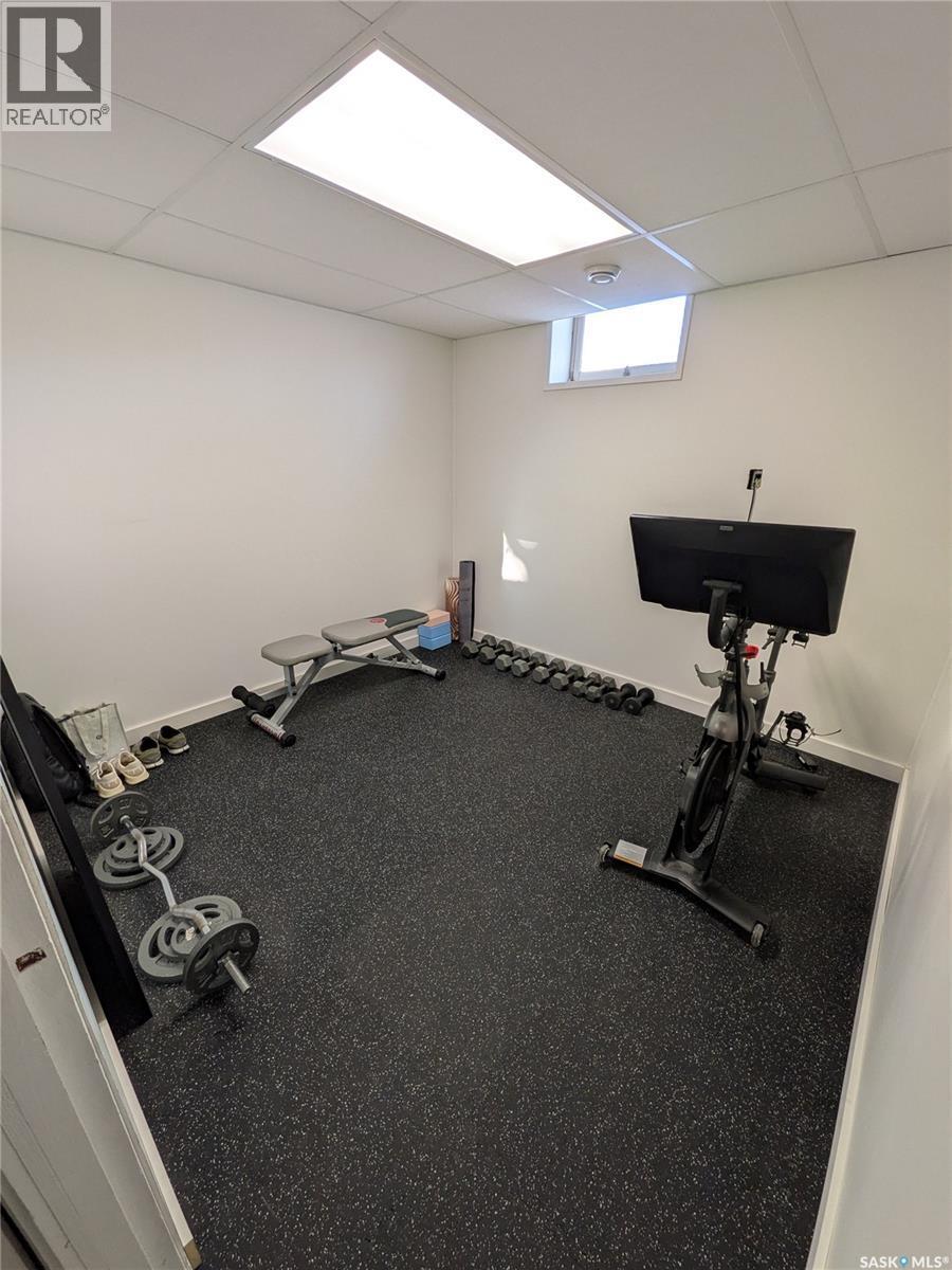 845 Prospect Avenue, Oxbow, SK - Indoor Photo Showing Gym Room