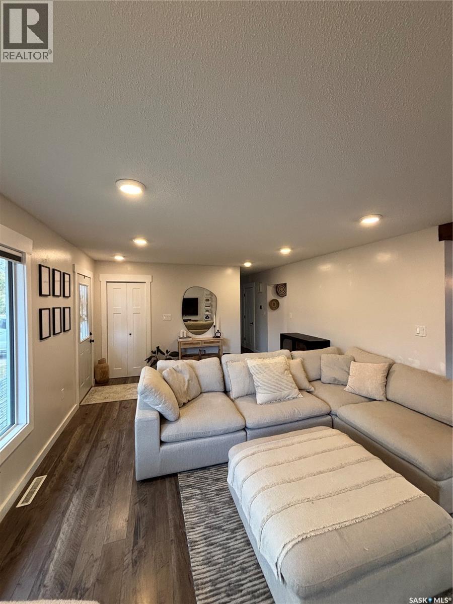 845 Prospect Avenue, Oxbow, SK - Indoor Photo Showing Living Room