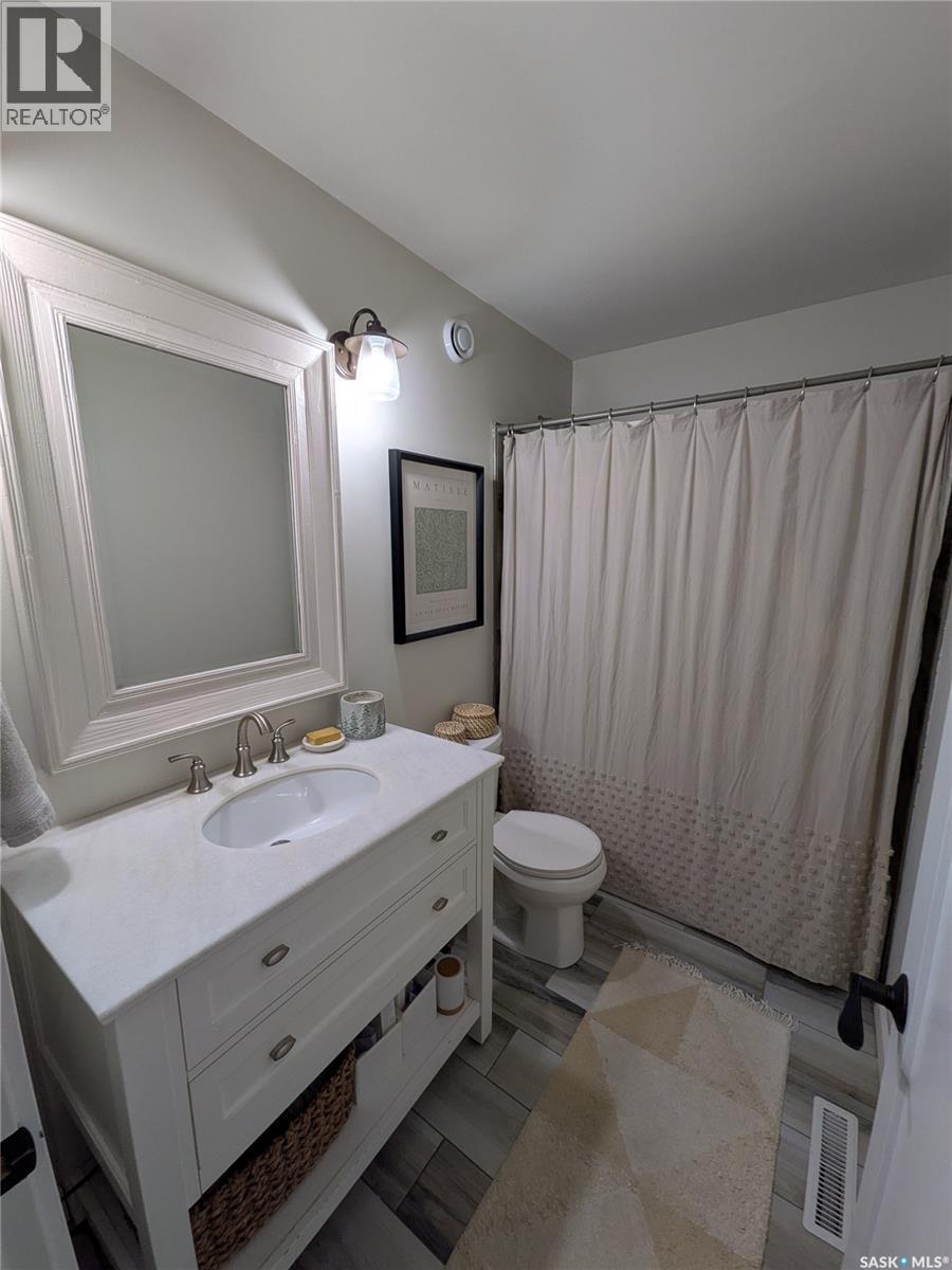 845 Prospect Avenue, Oxbow, SK - Indoor Photo Showing Bathroom