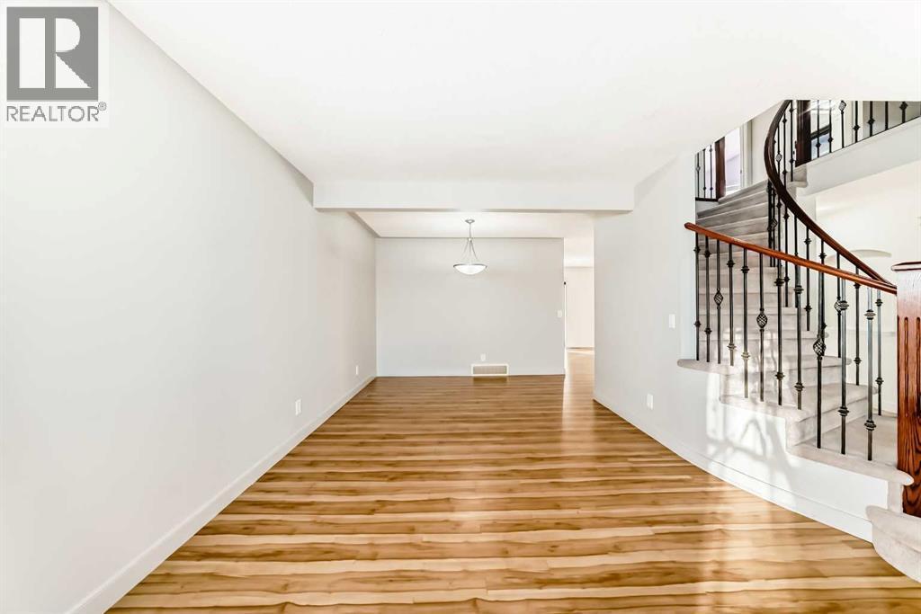 1156 Sherwood Boulevard Nw, Calgary, AB - Indoor Photo Showing Other Room