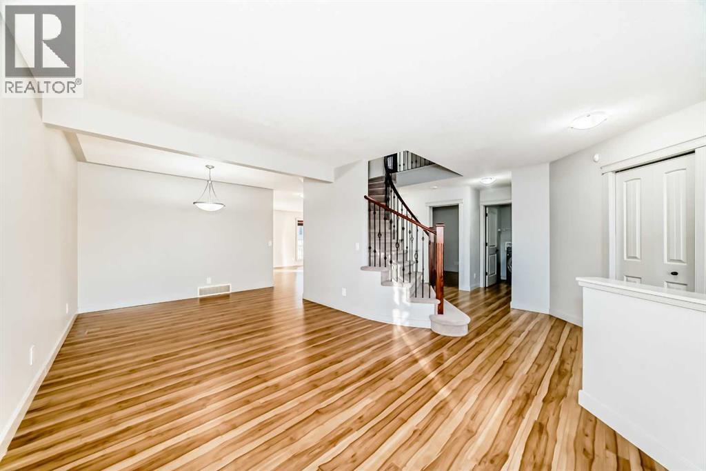 1156 Sherwood Boulevard Nw, Calgary, AB - Indoor Photo Showing Other Room