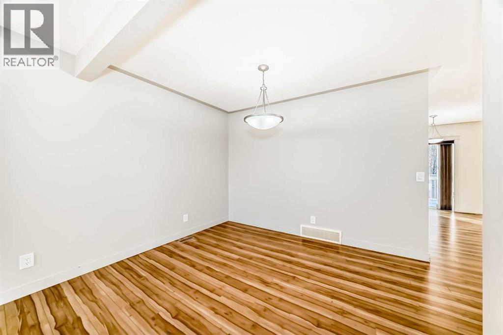 1156 Sherwood Boulevard Nw, Calgary, AB - Indoor Photo Showing Other Room