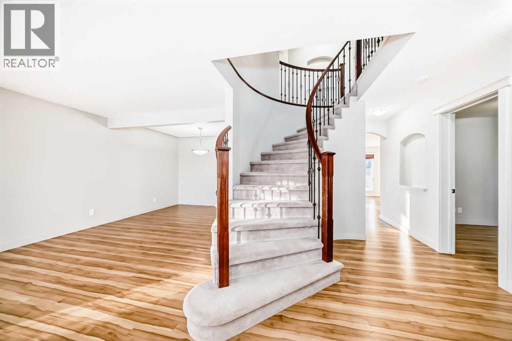 1156 Sherwood Boulevard Nw, Calgary, AB - Indoor Photo Showing Other Room