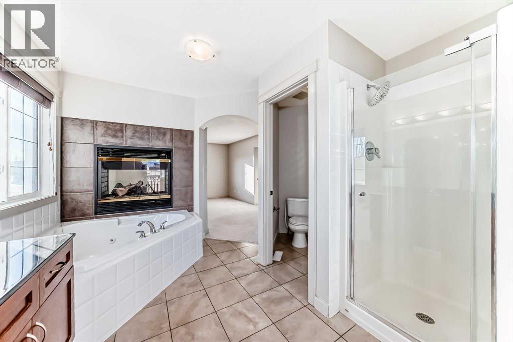 1156 Sherwood Boulevard Nw, Calgary, AB - Indoor Photo Showing Bathroom