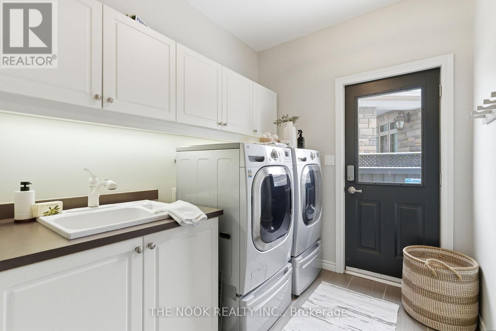 199 Samac Court, Oshawa (Samac), ON - Indoor Photo Showing Laundry Room