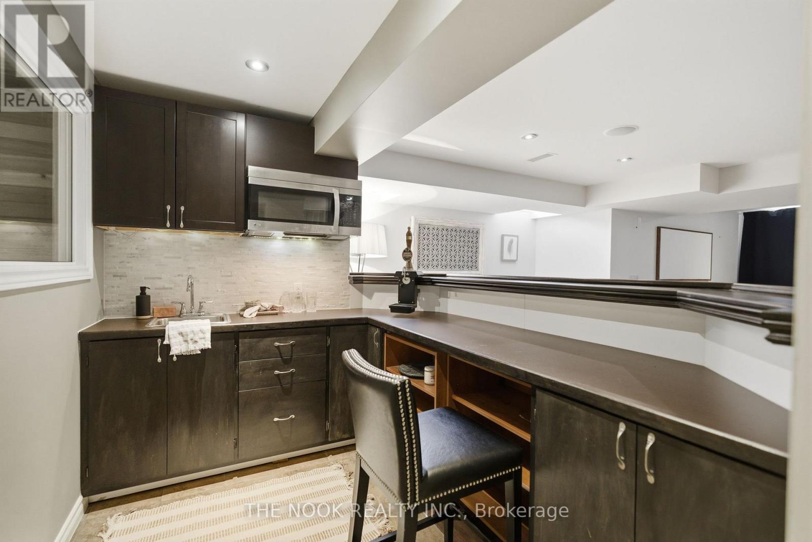 199 Samac Court, Oshawa (Samac), ON - Indoor Photo Showing Kitchen With Upgraded Kitchen