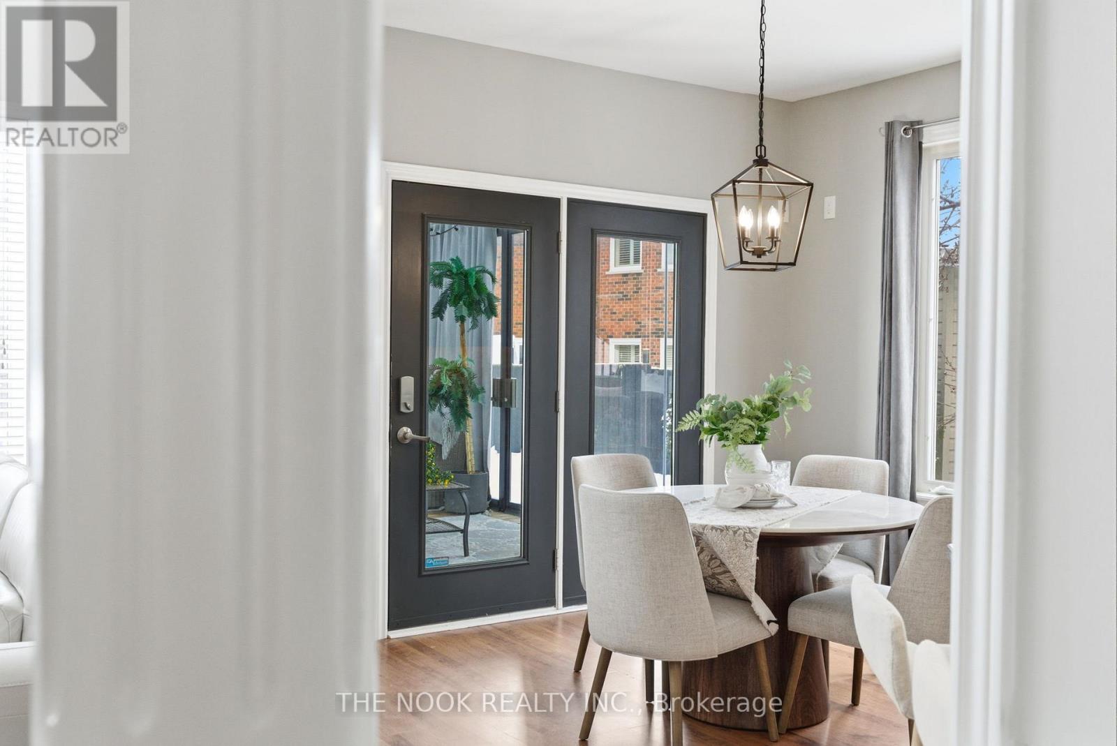 199 Samac Court, Oshawa (Samac), ON - Indoor Photo Showing Dining Room