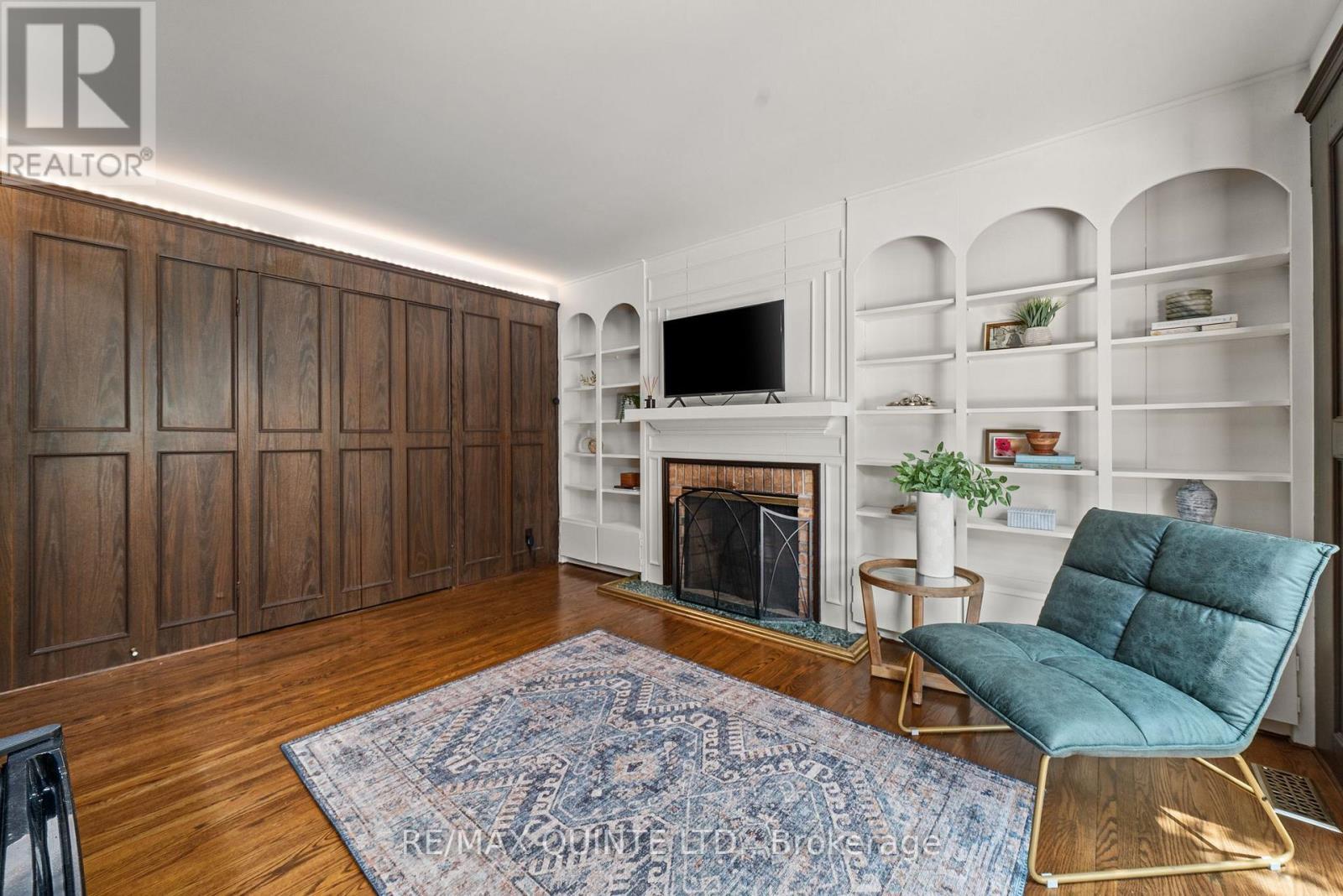 Tasteful lounge with wood-burning fireplace. - 22 Forest Hill Crescent, Belleville (Belleville Ward), ON - Indoor Photo Showing Living Room With Fireplace