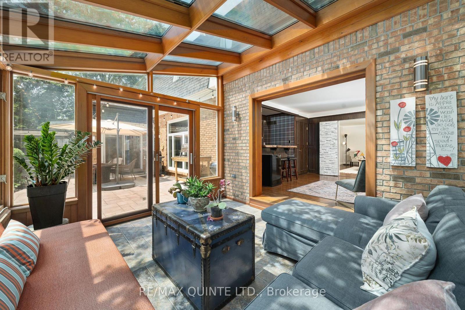 22 Forest Hill Crescent, Belleville (Belleville Ward), ON - Indoor Photo Showing Living Room
