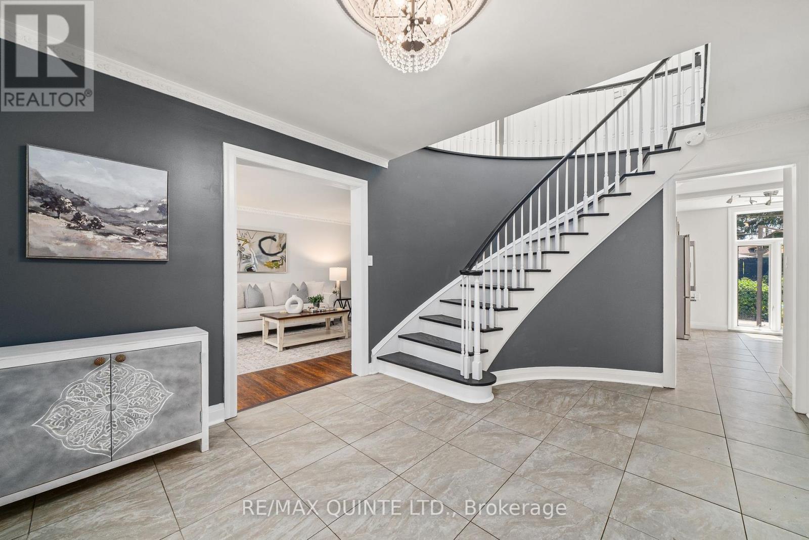 Stunning open reception foyer. - 22 Forest Hill Crescent, Belleville (Belleville Ward), ON - Indoor Photo Showing Other Room