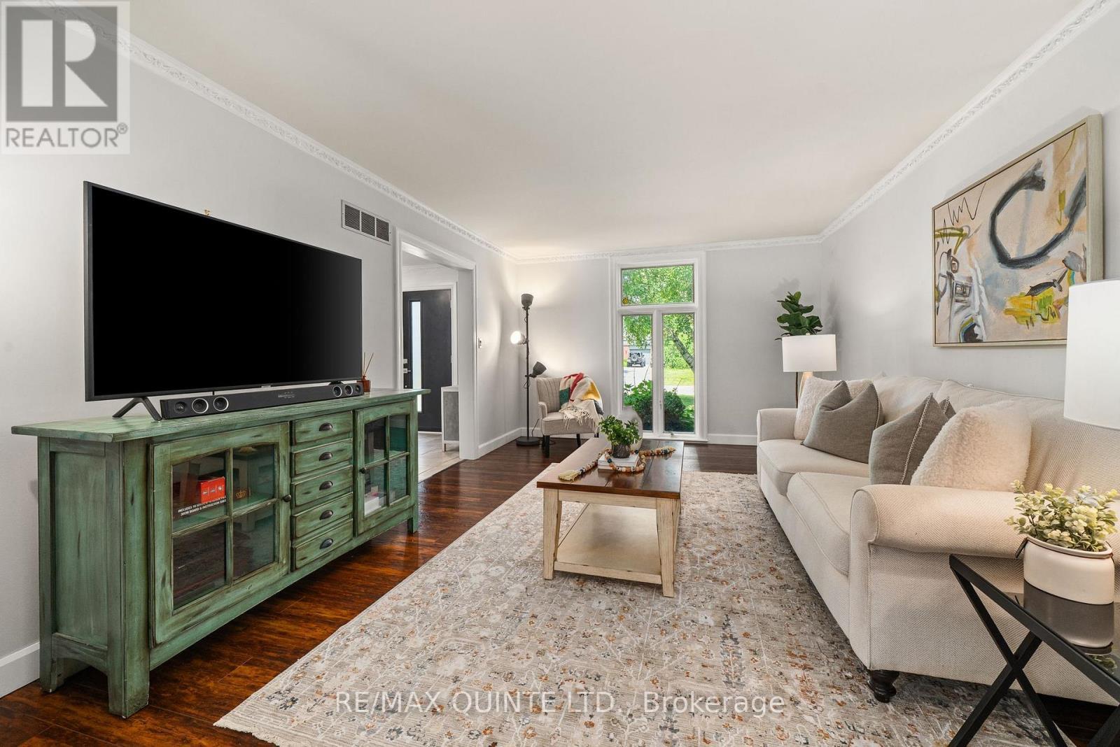 22 Forest Hill Crescent, Belleville (Belleville Ward), ON - Indoor Photo Showing Living Room
