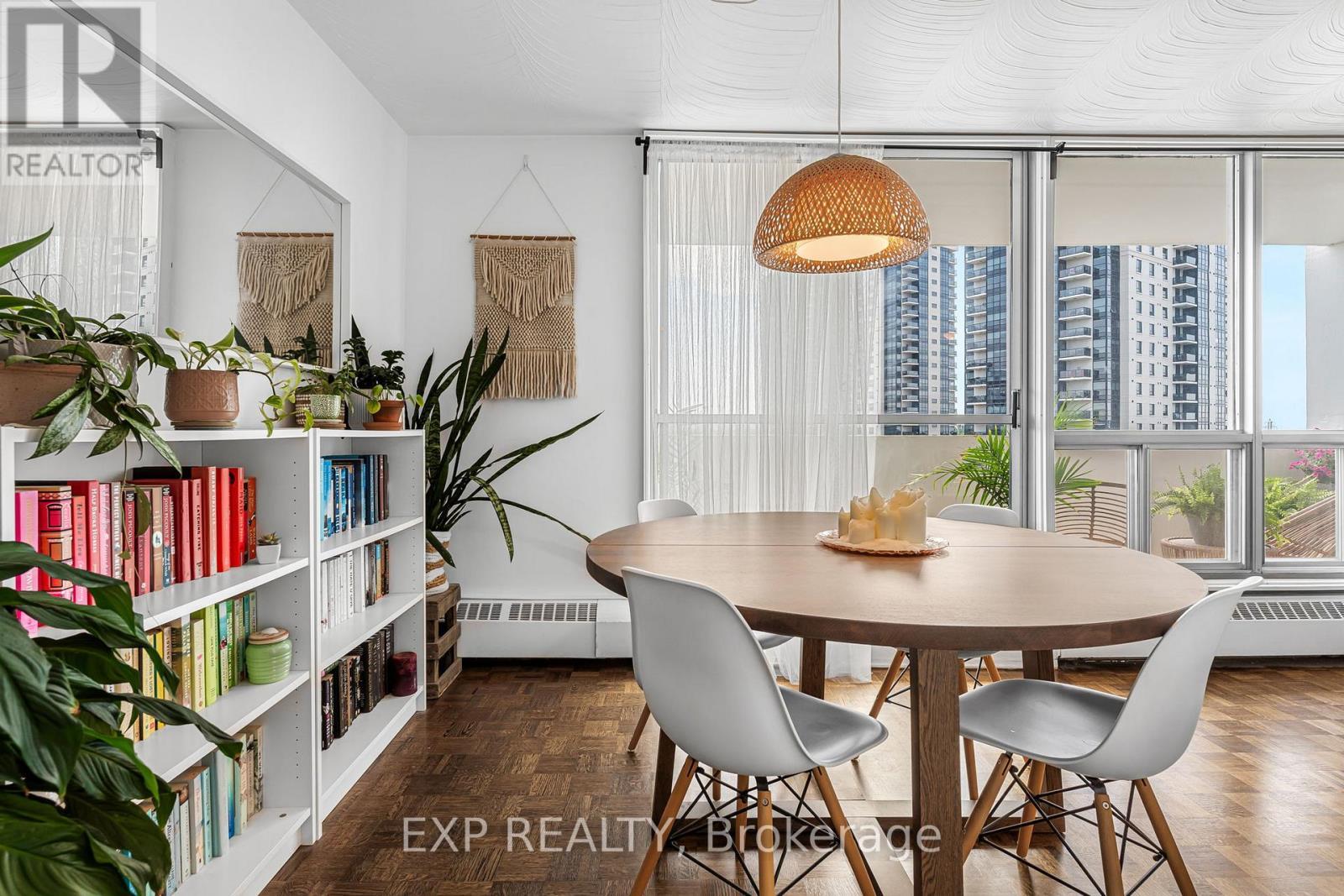 509 - 15 Towering Heights Boulevard, St. Catharines (Glendale/Glenridge), ON - Indoor Photo Showing Dining Room