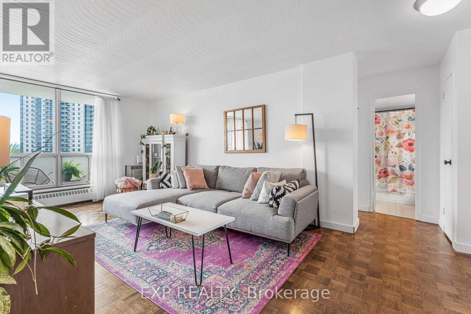 509 - 15 Towering Heights Boulevard, St. Catharines (Glendale/Glenridge), ON - Indoor Photo Showing Living Room
