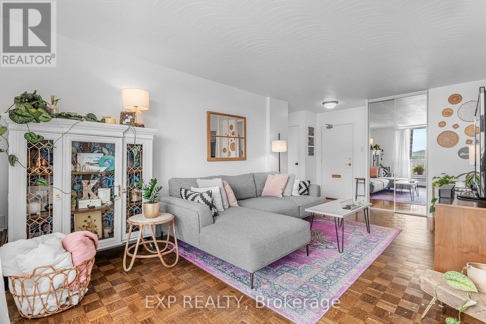 509 - 15 Towering Heights Boulevard, St. Catharines (Glendale/Glenridge), ON - Indoor Photo Showing Living Room