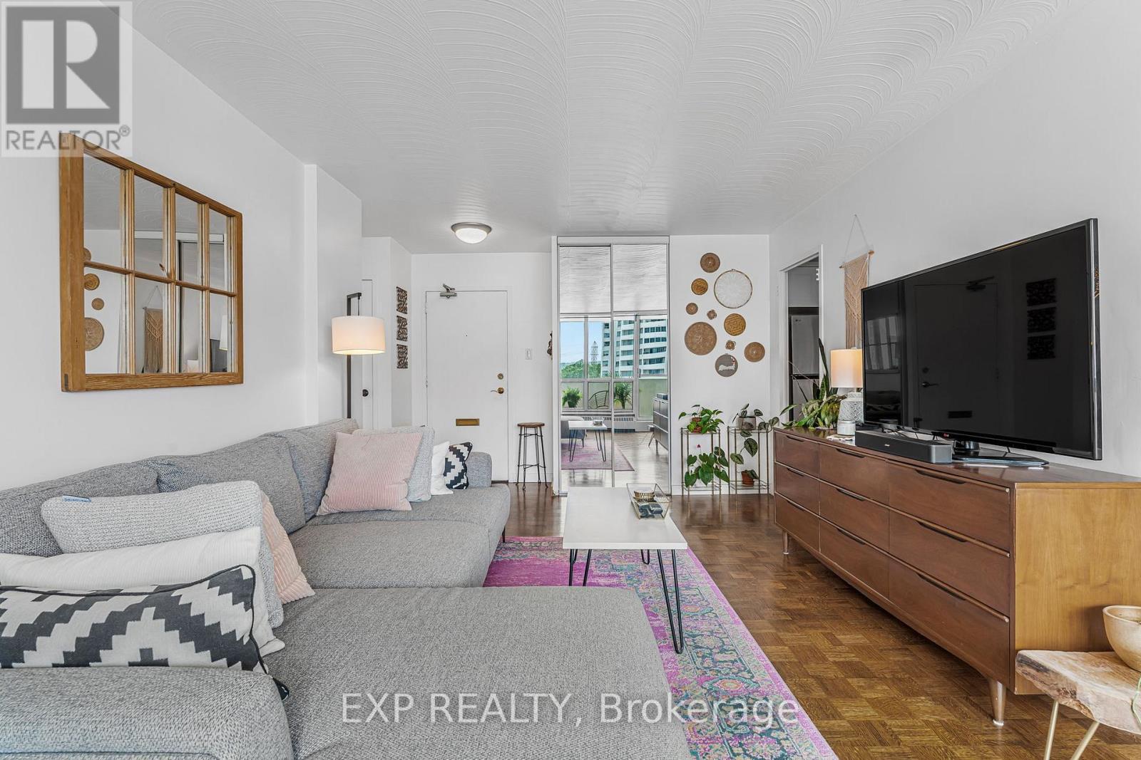509 - 15 Towering Heights Boulevard, St. Catharines (Glendale/Glenridge), ON - Indoor Photo Showing Living Room