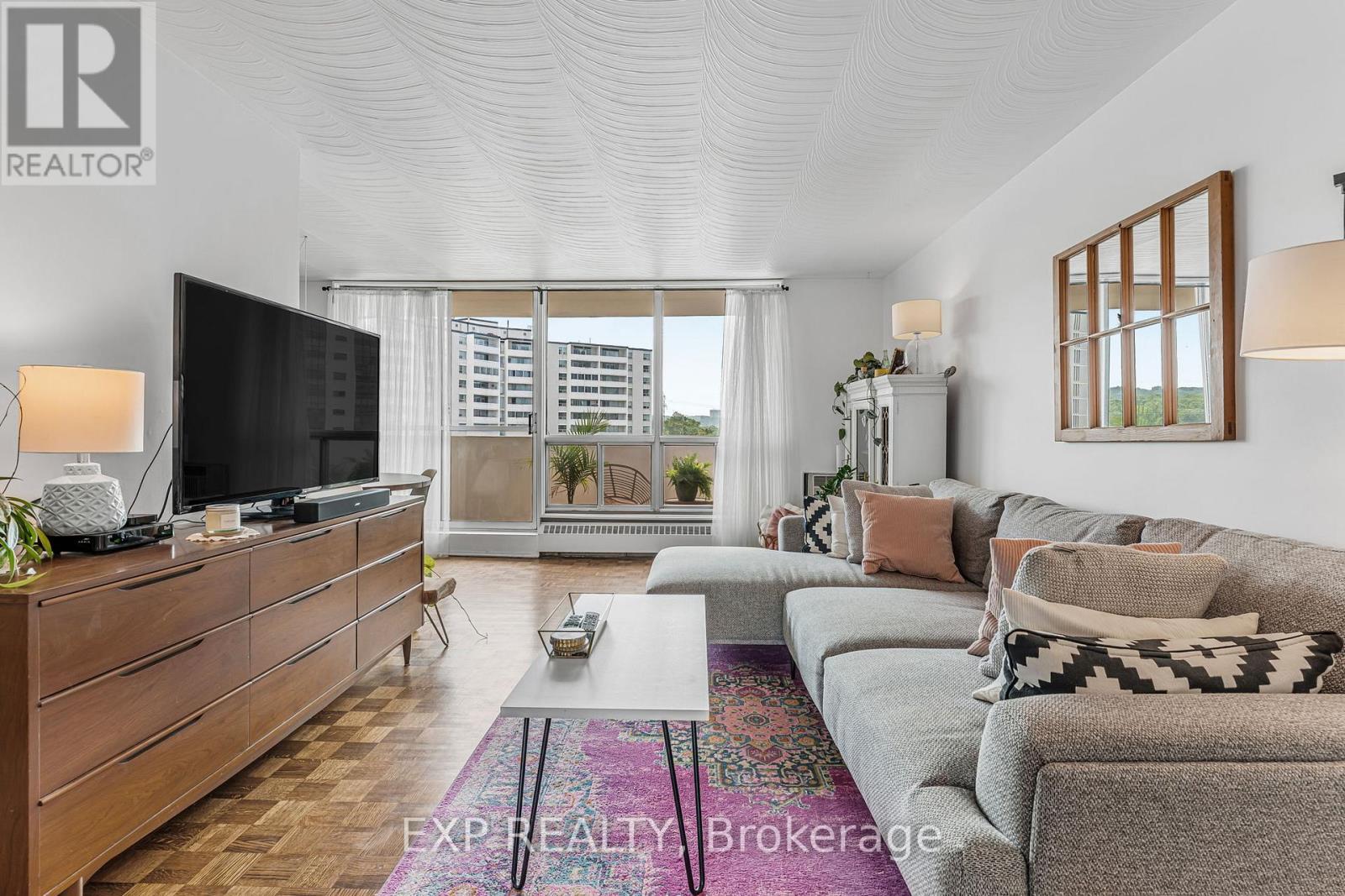 509 - 15 Towering Heights Boulevard, St. Catharines (Glendale/Glenridge), ON - Indoor Photo Showing Living Room