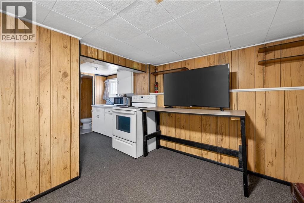 212 Troy Street, Mississauga, ON - Indoor Photo Showing Kitchen