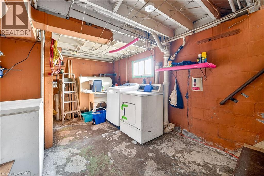 212 Troy Street, Mississauga, ON - Indoor Photo Showing Laundry Room