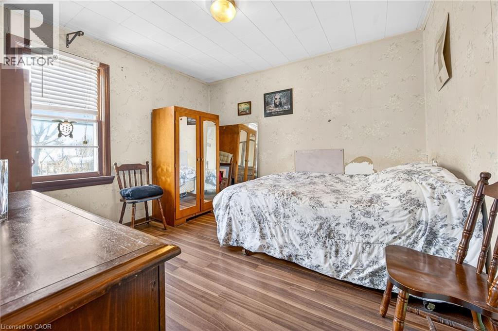 212 Troy Street, Mississauga, ON - Indoor Photo Showing Bedroom