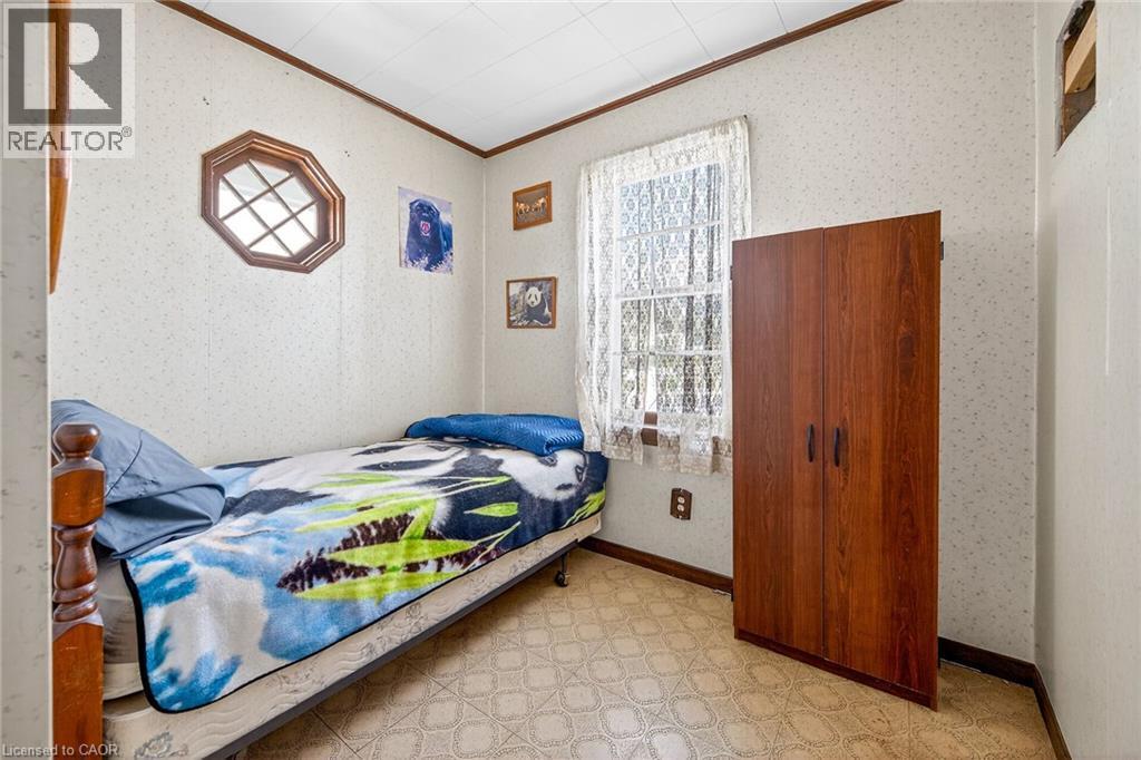 212 Troy Street, Mississauga, ON - Indoor Photo Showing Bedroom