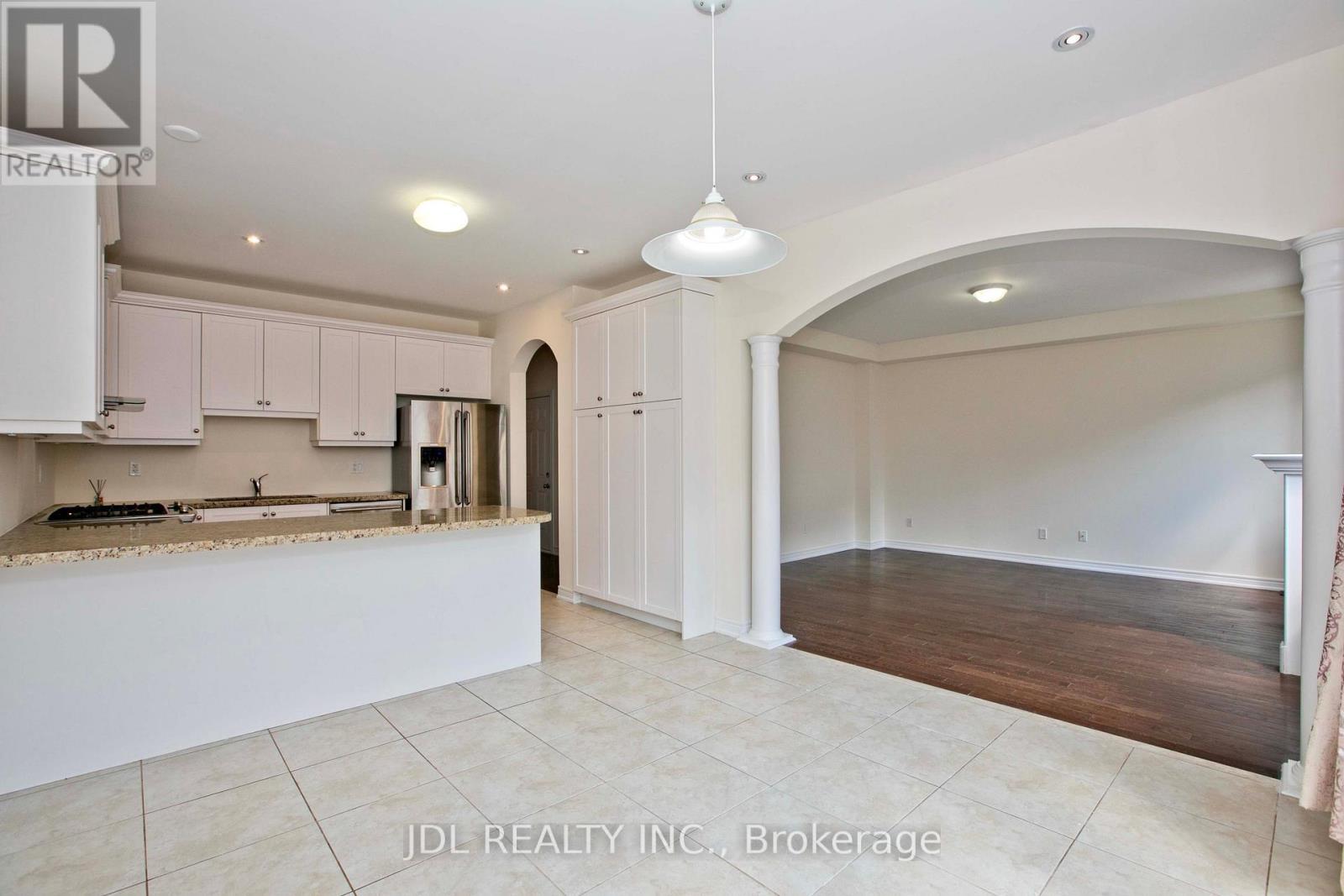 21 Wozniak Crescent, Markham, ON - Indoor Photo Showing Kitchen