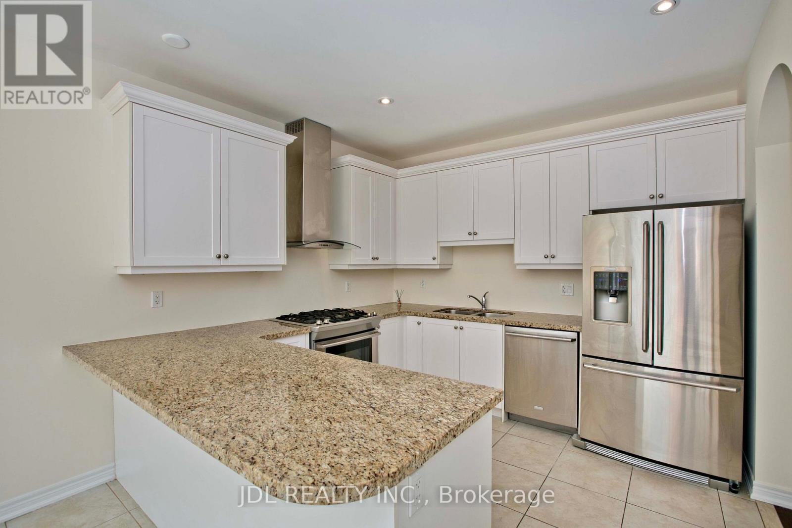 21 Wozniak Crescent, Markham, ON - Indoor Photo Showing Kitchen With Stainless Steel Kitchen With Double Sink