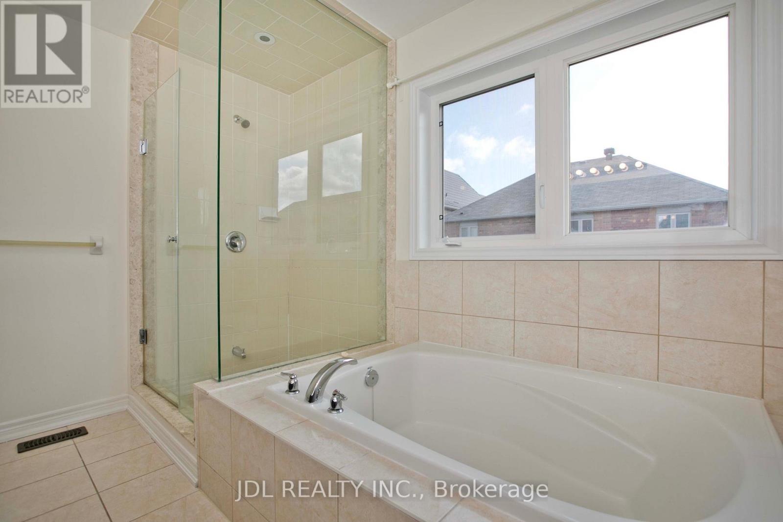 21 Wozniak Crescent, Markham, ON - Indoor Photo Showing Bathroom