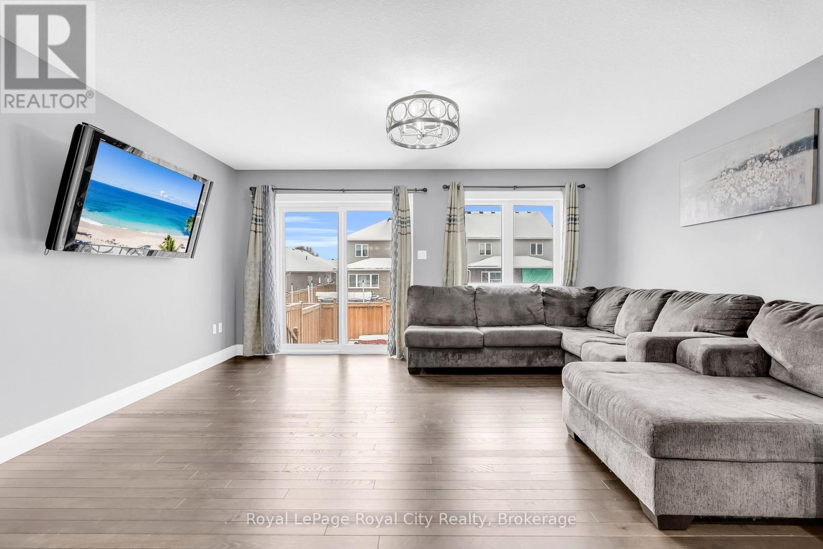 181 Halls Drive, Centre Wellington (Elora/Salem), ON - Indoor Photo Showing Living Room