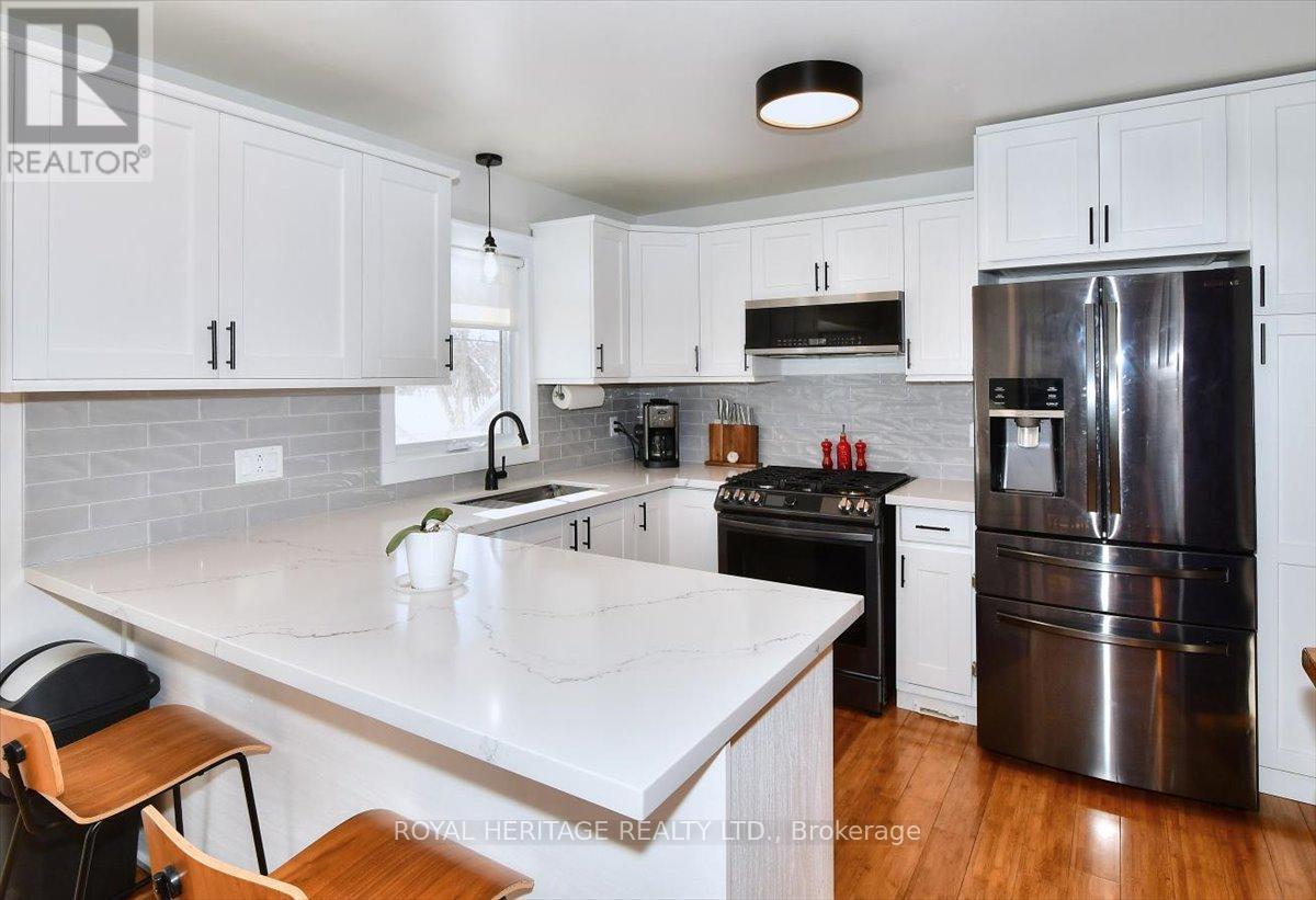 731 Peterborough Avenue, Selwyn, ON - Indoor Photo Showing Kitchen With Upgraded Kitchen