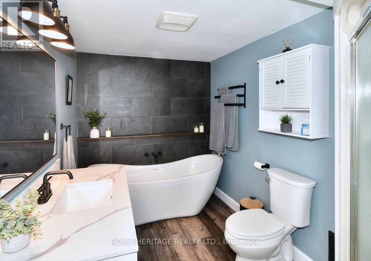 731 Peterborough Avenue, Selwyn, ON - Indoor Photo Showing Bathroom