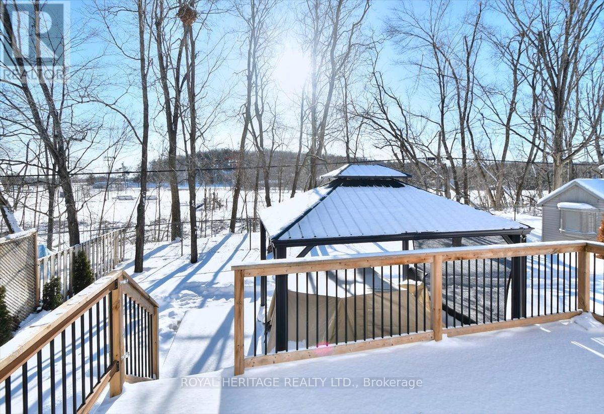 731 Peterborough Avenue, Selwyn, ON - Outdoor With Deck Patio Veranda