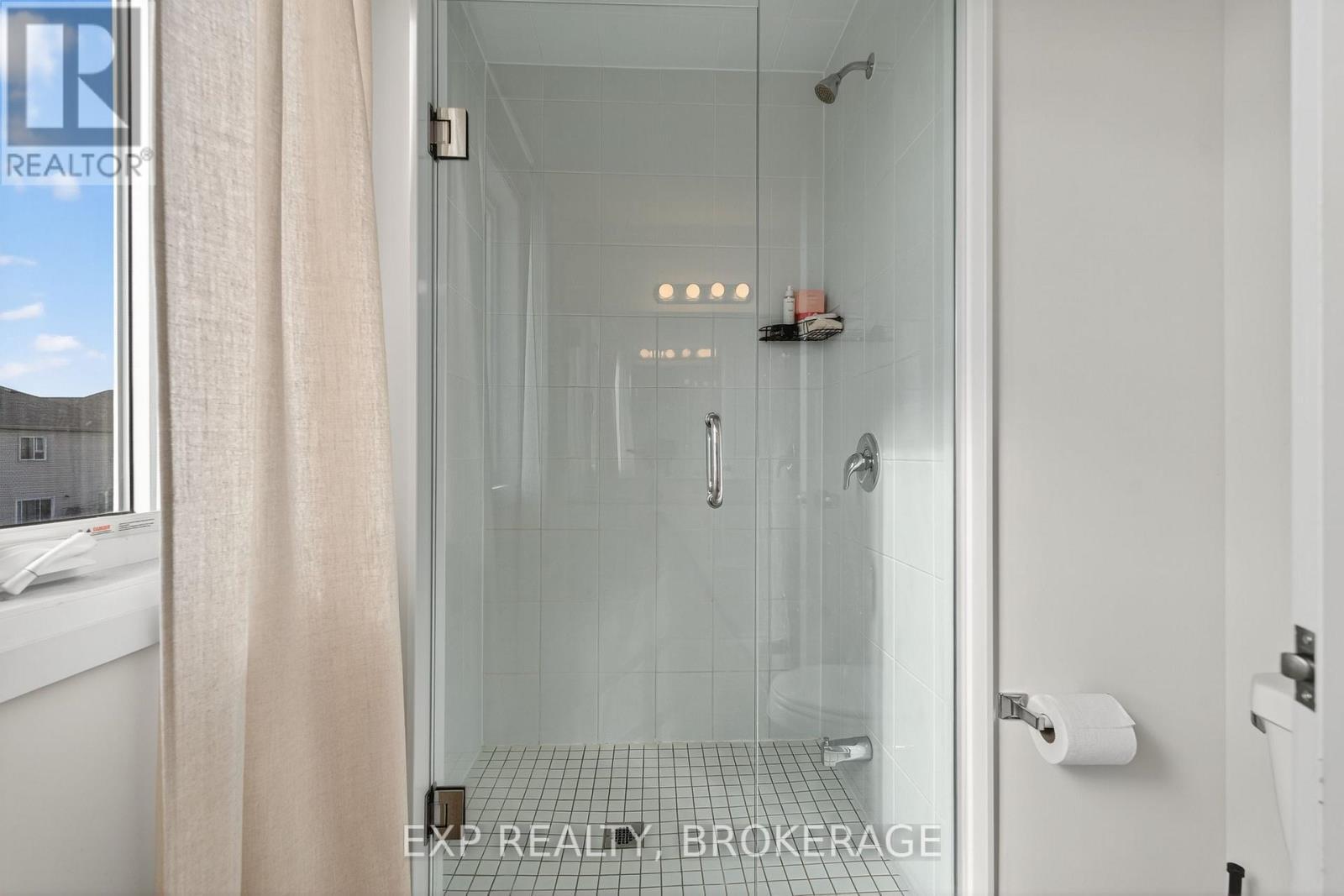 73 Oakmont Drive, Loyalist (Bath), ON - Indoor Photo Showing Bathroom