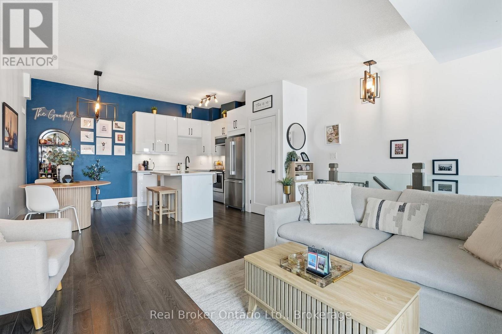 406 - 4140 Foxwood Drive, Burlington (Tansley), ON - Indoor Photo Showing Living Room