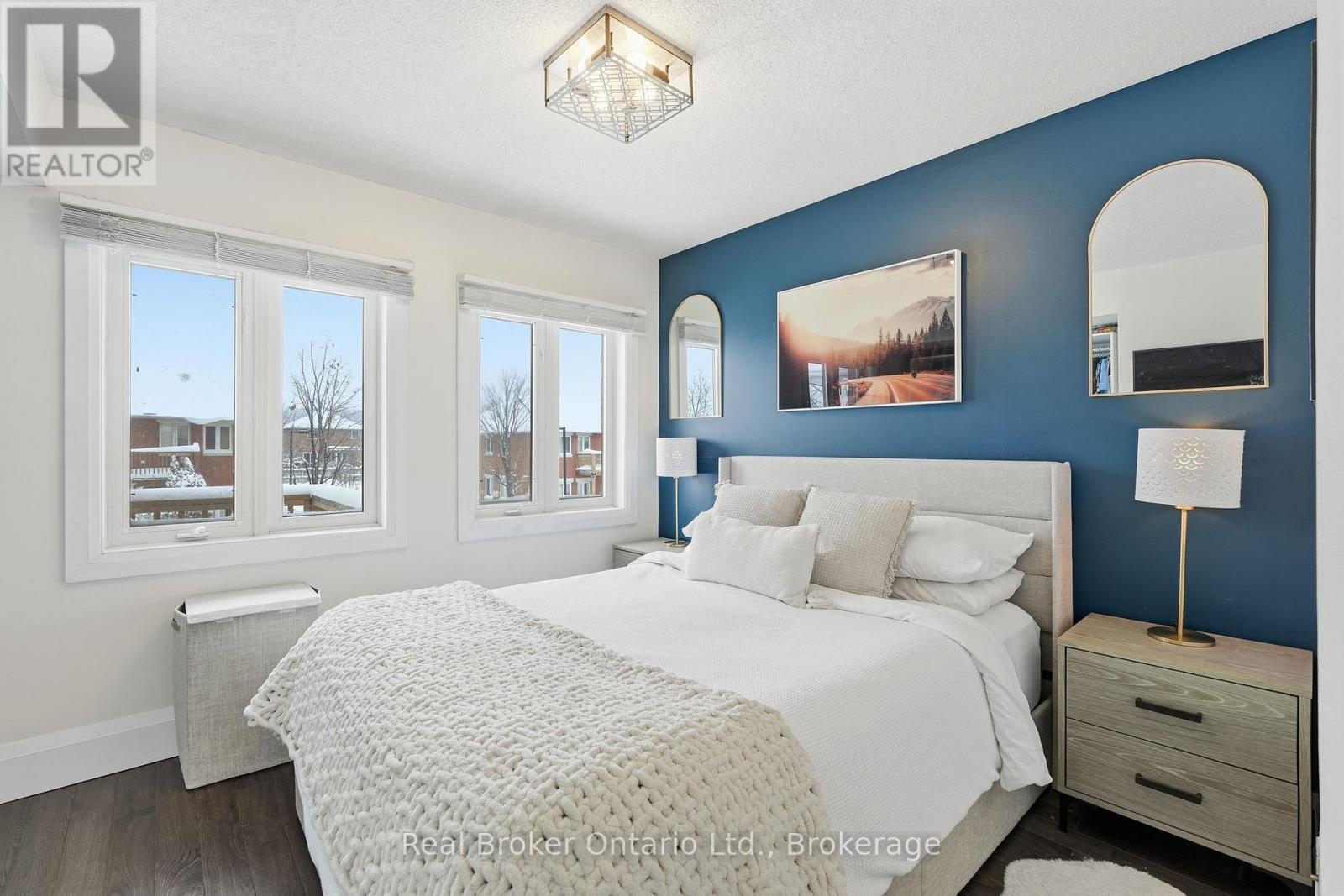 406 - 4140 Foxwood Drive, Burlington (Tansley), ON - Indoor Photo Showing Bedroom