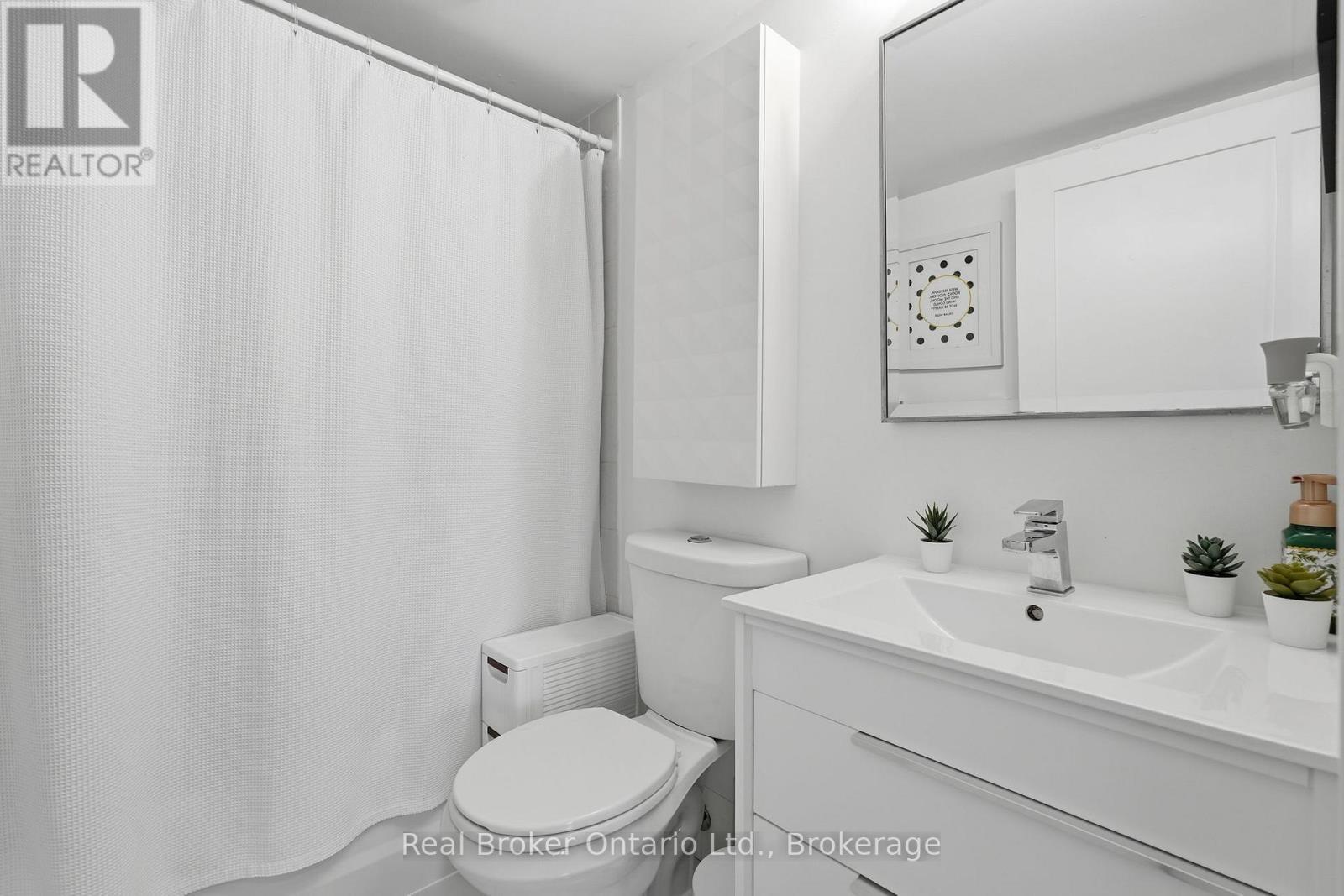 406 - 4140 Foxwood Drive, Burlington (Tansley), ON - Indoor Photo Showing Bathroom